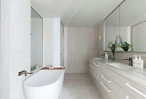 Kirra Point Holiday Apartments