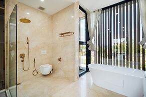 Deluxe Riverfront Pool Villas Danang