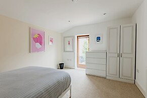Platform Avenues 5 Bed House