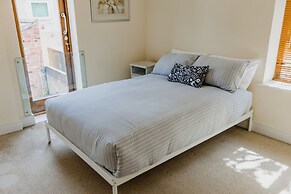 Platform Avenues 5 Bed House