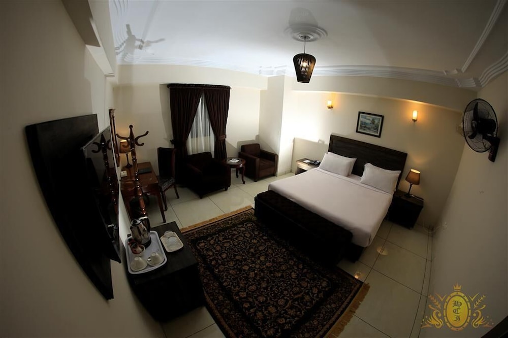 Signature By Hotel Crown Inn