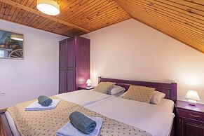Eco Farm Mikl Pine Tree Apartment