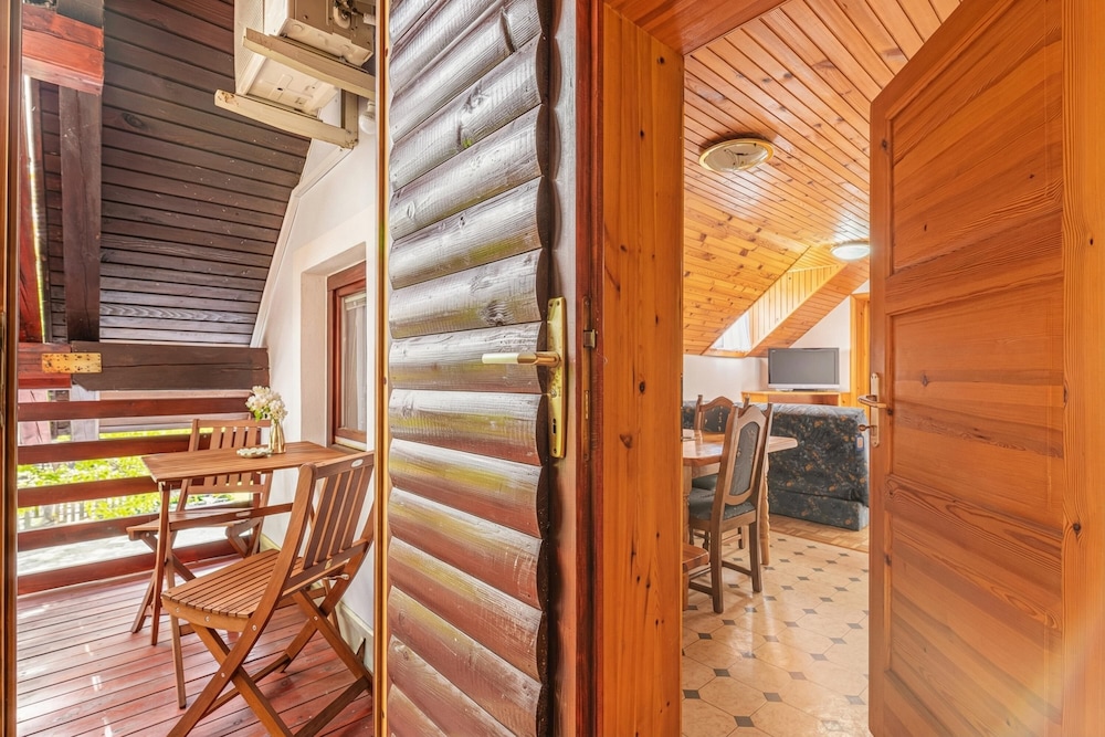 Suite Alder embraced by nature