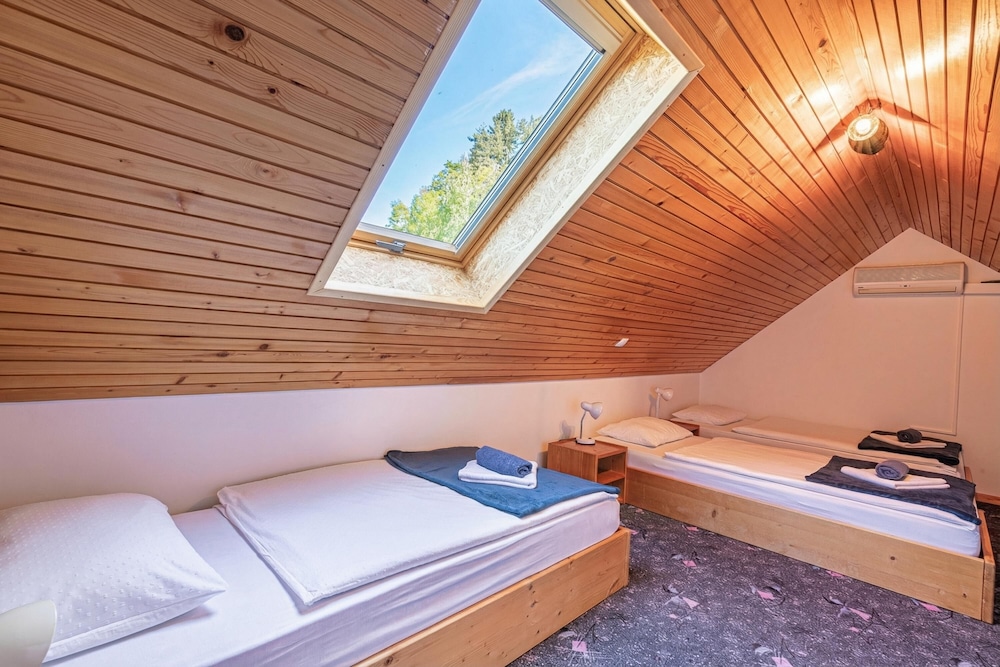 Suite Alder embraced by nature