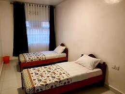 Captivating 4-bed House - Garden & Free Parking