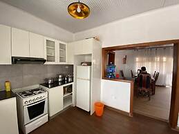 Captivating 4-bed House - Garden & Free Parking