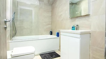 Spacious 1 bed Flat With View