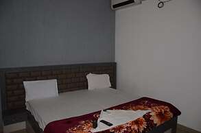 Goroomgo Hotel Rajawat Madhya Pradesh