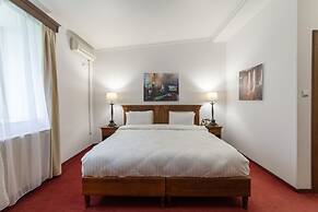 Arc de Triomphe by CityBookings