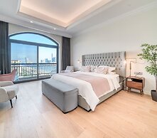 Modern 3BR Palm Penthouse w Private Plunge Pool