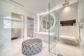 Modern 3BR Palm Penthouse w Private Plunge Pool