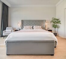 Modern 3BR Palm Penthouse w Private Plunge Pool