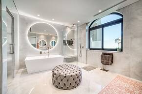 Modern 3BR Palm Penthouse w Private Plunge Pool