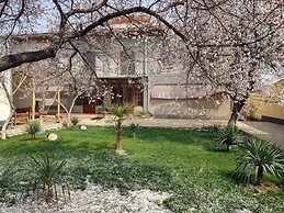 Guesthouse Ikathouse