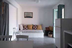 Kyon Beach Suites Kythnos