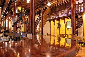 Hotel Tres Campanas