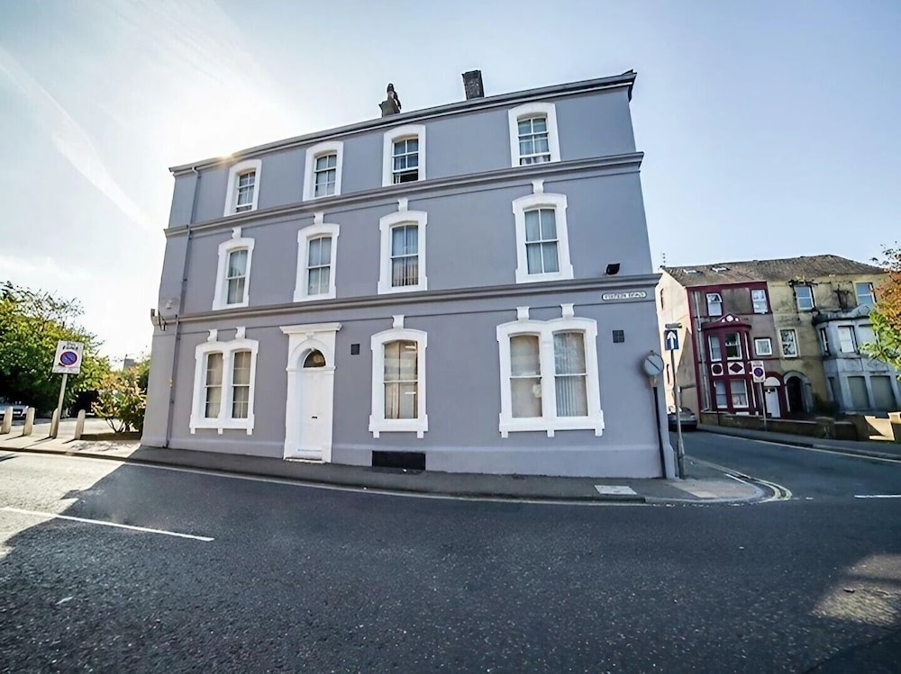 Cumberland Hotel
