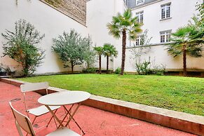 Paris Garden Luxury Next to Eiffel Tower