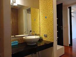 6-26 - 1 Bdr Condo With Balcony and Shared Pool