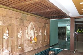 6-26 - 1 Bdr Condo With Balcony and Shared Pool