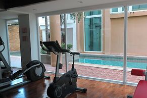 6-26 - 1 Bdr Condo With Balcony and Shared Pool
