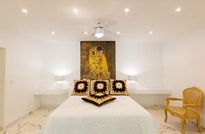 La Perla Palais - Luxury Villa on Private Beach