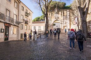 Nomad s Castel Lisbon - 1bdr The Reader