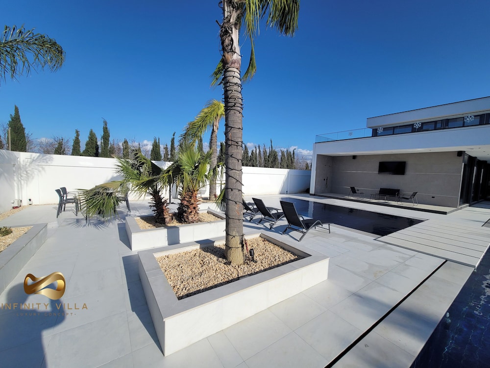 La Mirage Group Villas