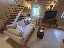 Authentic Stone House Lola
