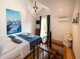 Authentic Stone House Lola