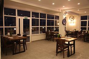 Edda Otel Suit
