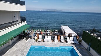 Edda Otel Suit