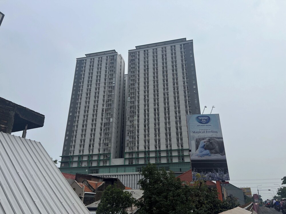 Simple And Comfortable Living Studio At Bale Hinggil Apartment