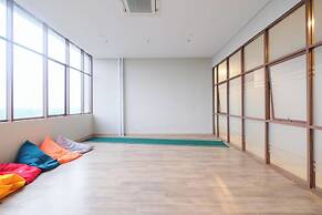 Homey And Restful Studio Royal Sentul Park Apartment