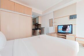 Cozy And Nice Studio At Great Western Apartment