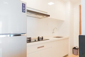 Spacious And Cozy 3Br Sky House Bsd Apartment