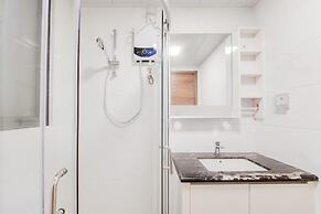 Spacious And Cozy 3Br Sky House Bsd Apartment