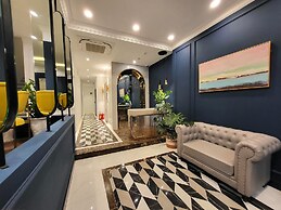 Louis Mo Apartment
