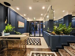Louis Mo Apartment