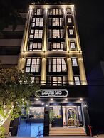 Louis Mo Apartment