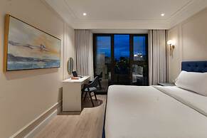 Louis Mo Apartment