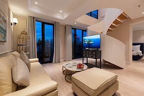Louis Mo Apartment