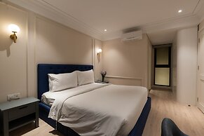 Louis Mo Apartment