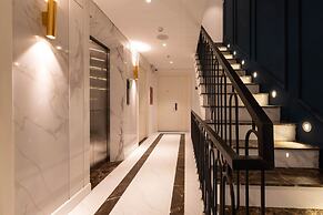 Louis Mo Apartment