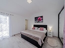 Stone House Blaca