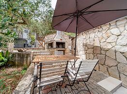 Stone House Blaca