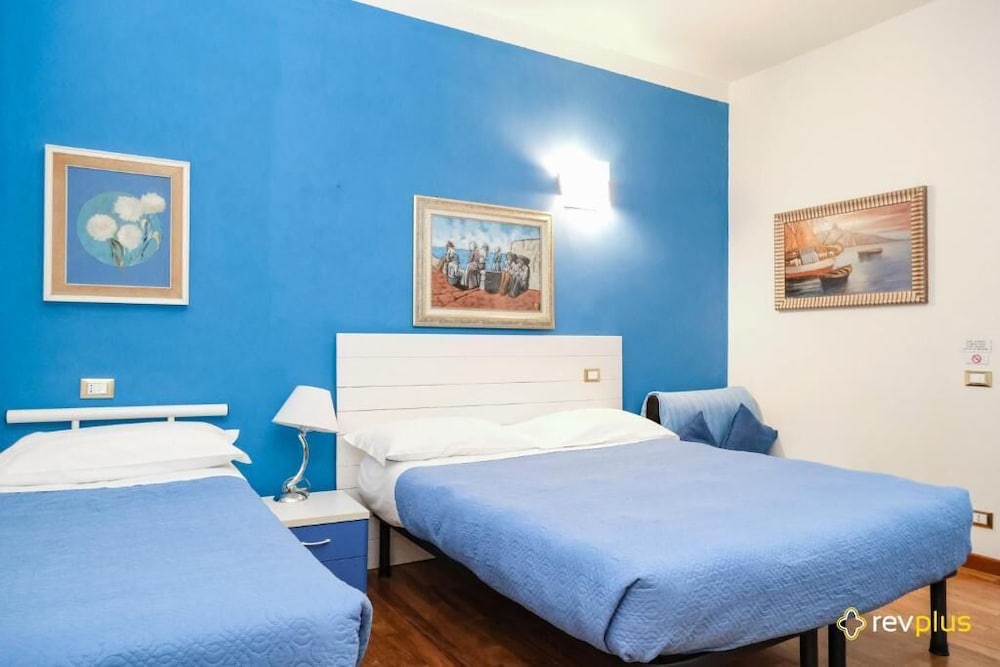 Lia Rooms