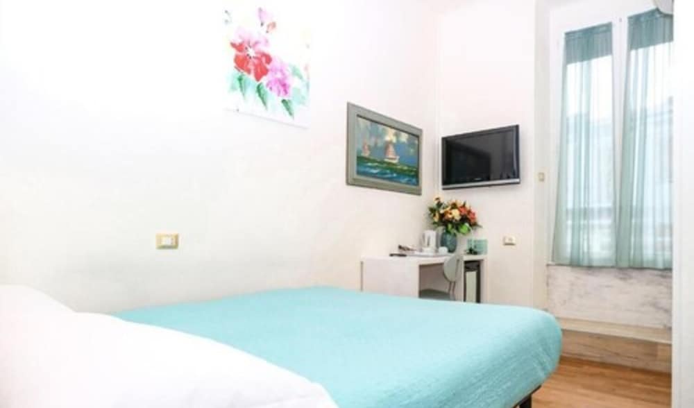 Lia Rooms