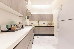 Amber Hospitality Al Qirawan