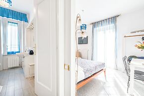 Lia Rooms 2